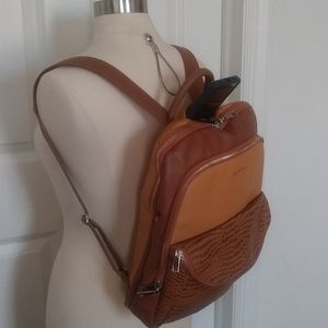 Momo Women's Slim Backpack Colombian Leather 100%, Large Travel Shoulder…